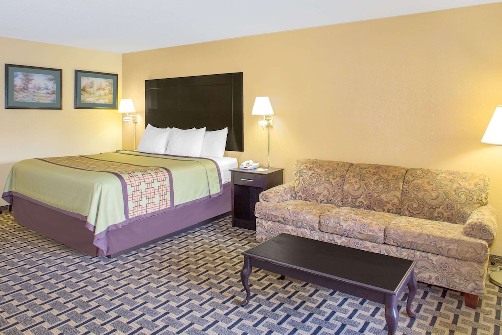 Days Inn by Wyndham Andalusia view 5