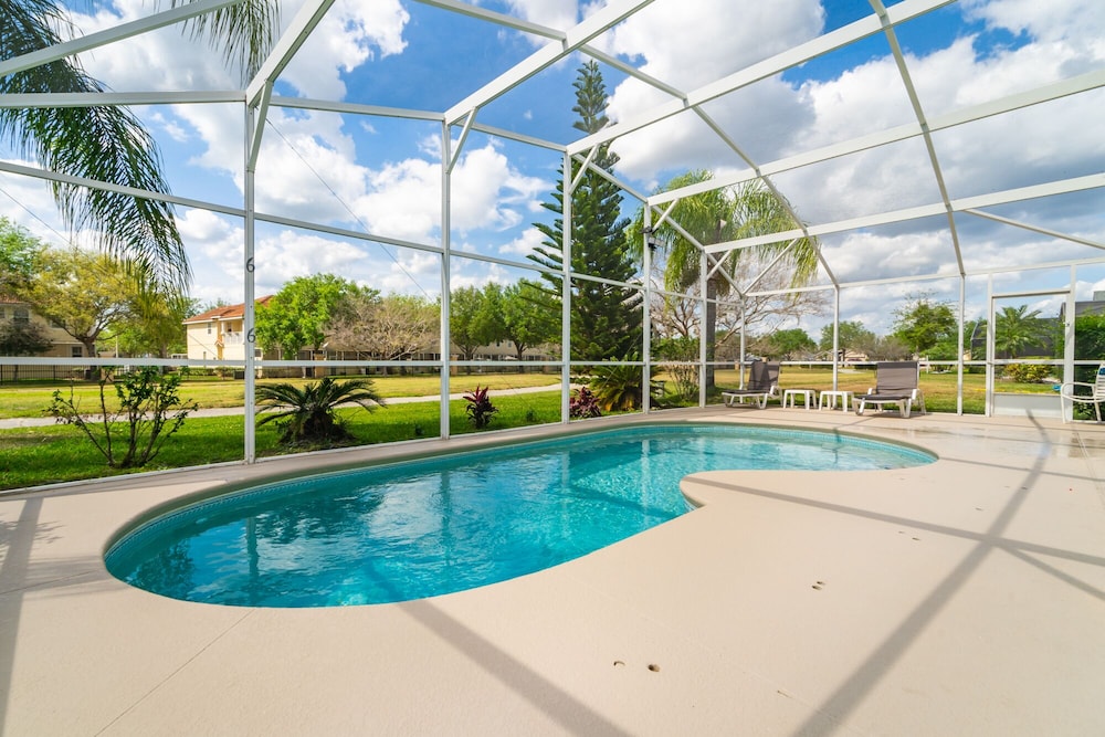 1114 4-bed Pool Home, Liberty Village Kissimmee - Image 4