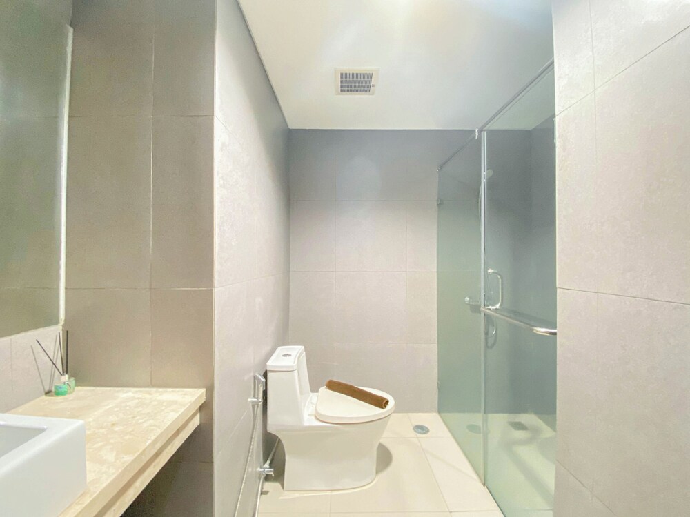 Pleasurable 1BR Apartment Patraland Amarta