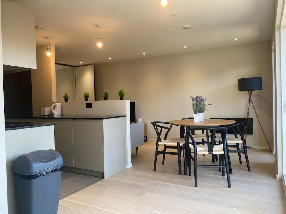 Joyful - 2 Ensuite Flat in M15