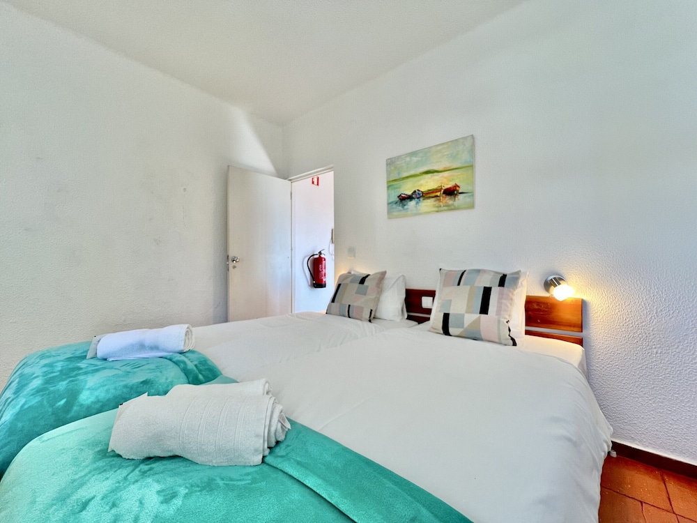 Albufeira Skylight 2 by Homing