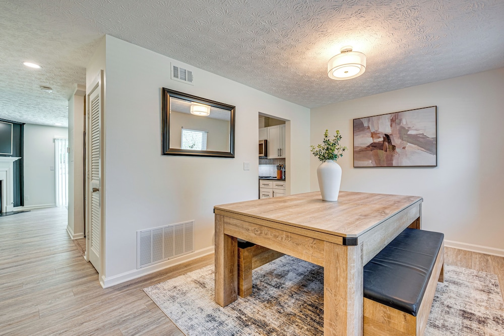 Near Gicc & ATL Airport: Modern Townhome!
