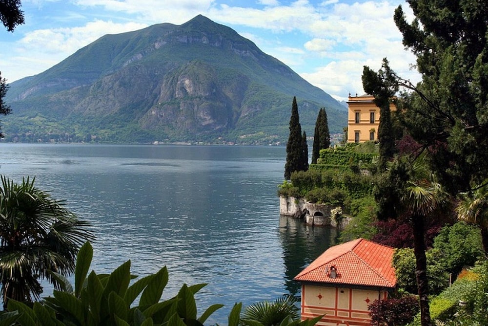 Riva Bellano Camelia 1 view 2