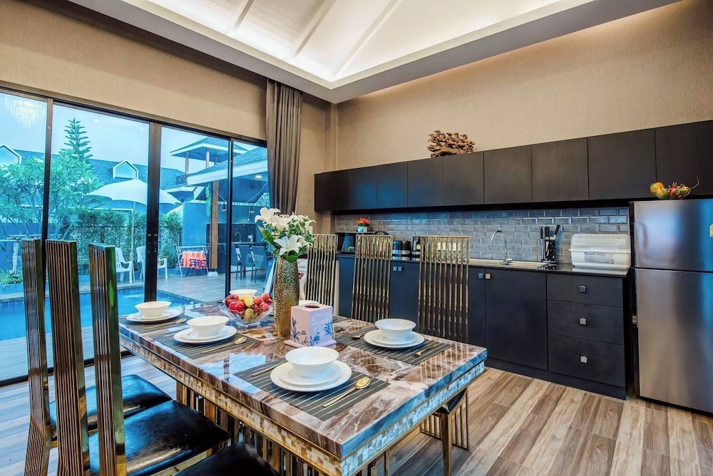Sky Blue Private Pool Villa, Near Cham Am Beach