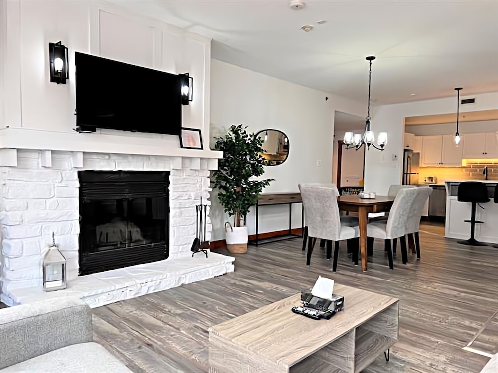 Les Eaux 227-1 by Escapades Tremblant