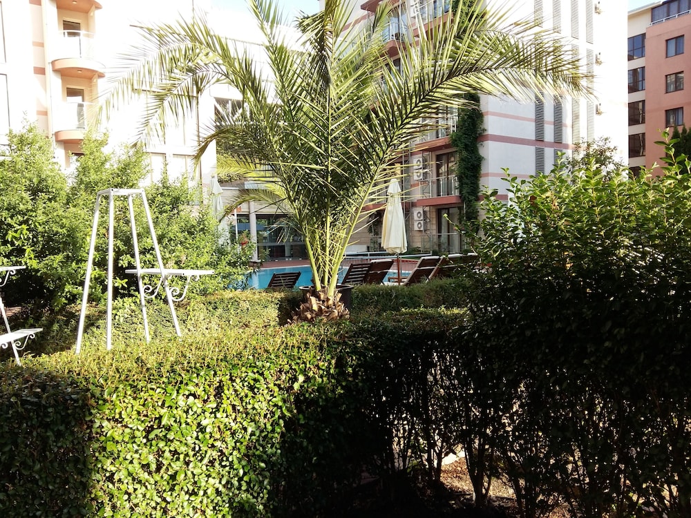 Menada Apartments in Tarsis Nova Complex