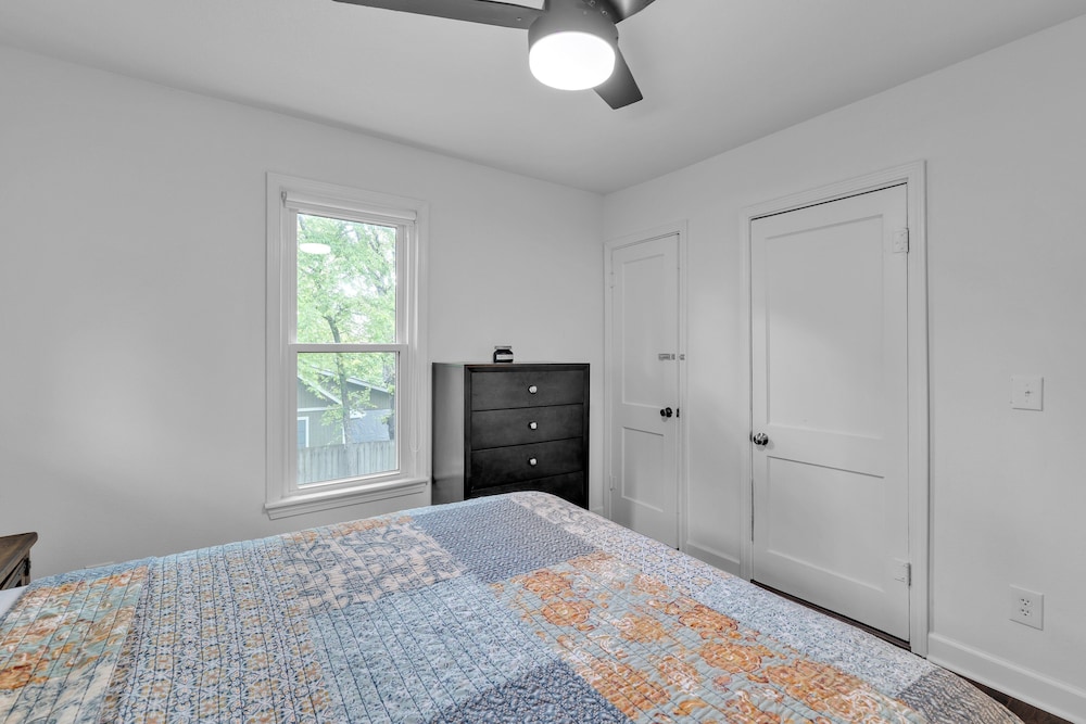 Relax And Unwind In The Heart Of Fayetteville 2 Bedroom Home