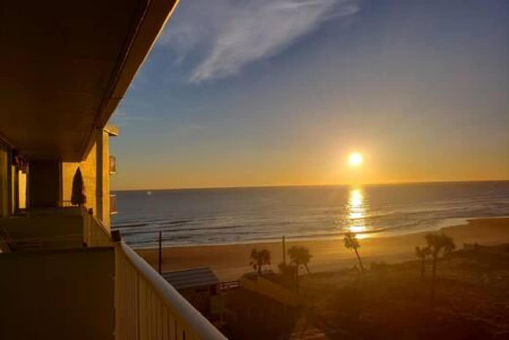 613 3 Beds Luxury Beachfront Studio Ideal 4 Long Stays view 4