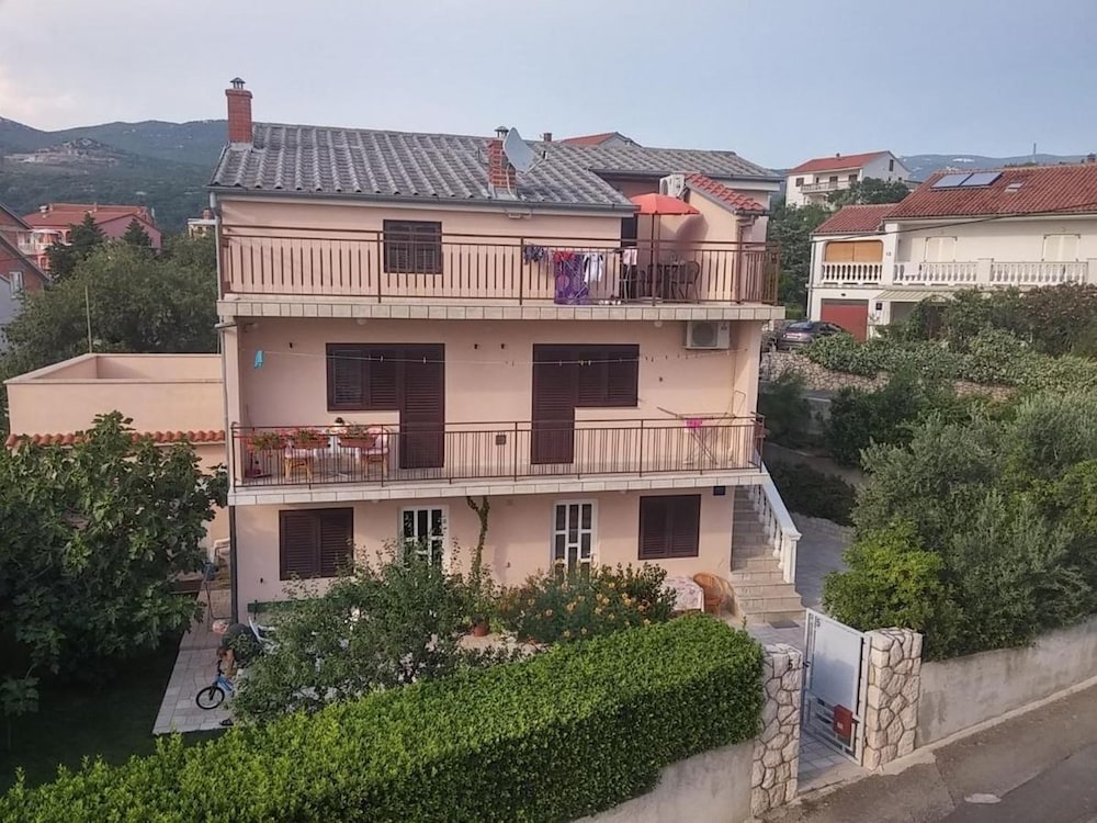 Kate - Free Private Parking - A2kada view 3
