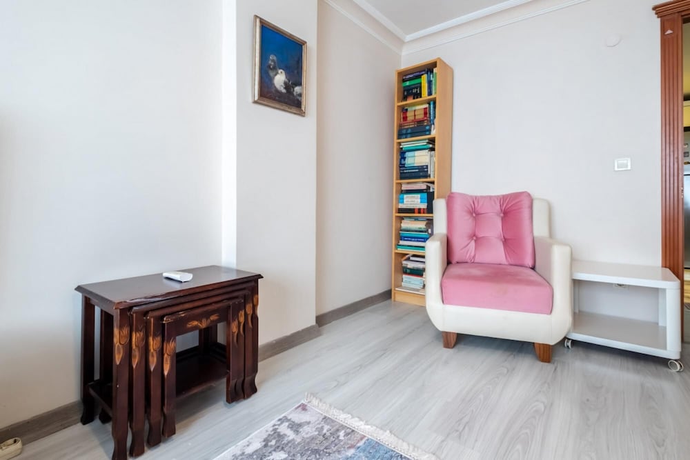 Eclectic Apartment Near Popular Attractions in Beyoglu