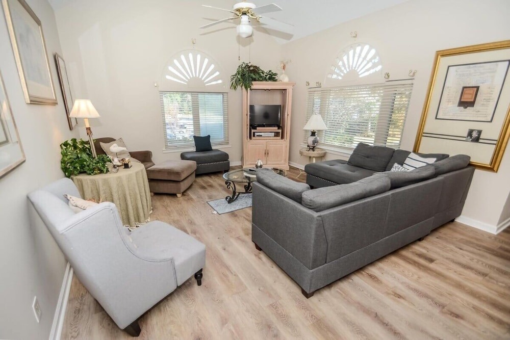 Canterbury Court 6 E 3 Bedroom Apts