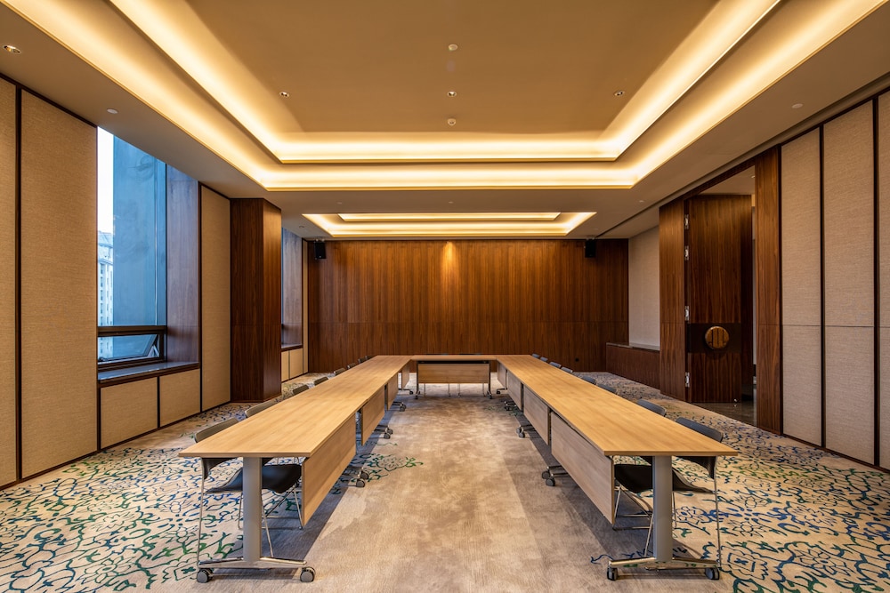 Girdear Hotel