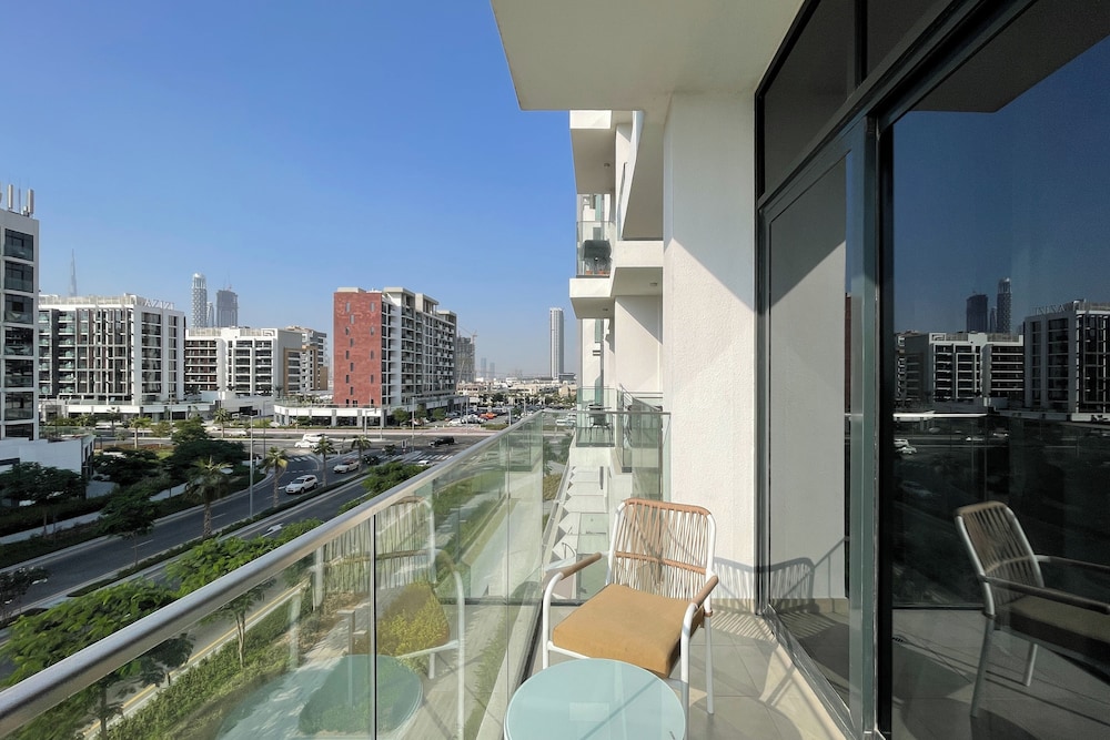 Bright and cozy studio in Azizi Riviera