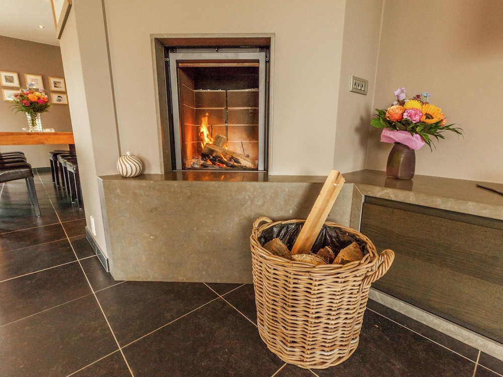 Beautiful Villa with Sauna & Hot Tub in the Region Haspengouw view 2