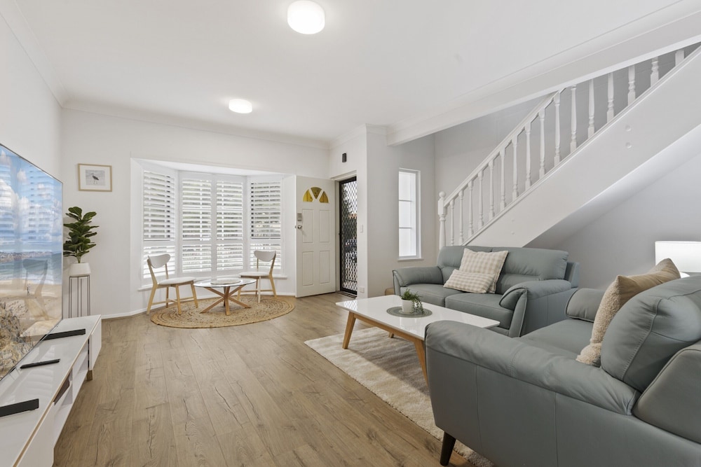 Beachside 3-bed Retreat With BBQ & Garage