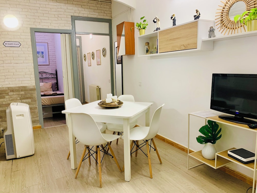 Basic Interior Apartment Sagrada Familia