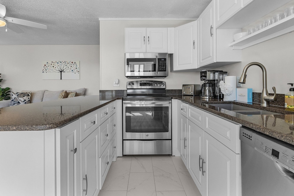 21591 Waterfront Duplex With Pool And Spa 2 Bedroom Home