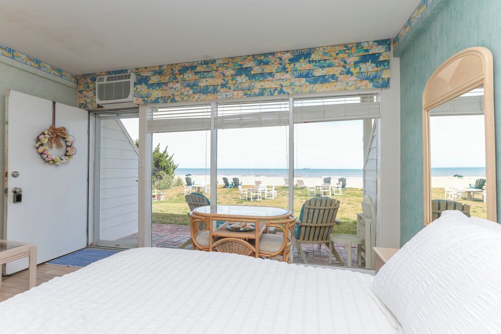 Exclusive Beach Access: VA Beach Studio Condo!