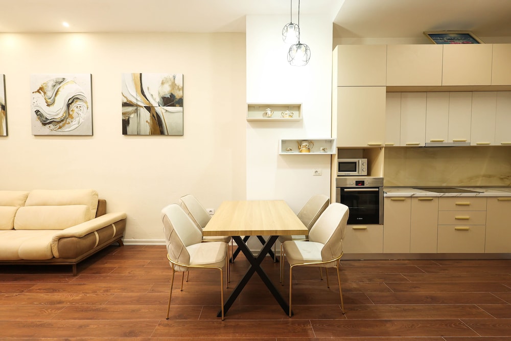 Grandstay Apartments 84