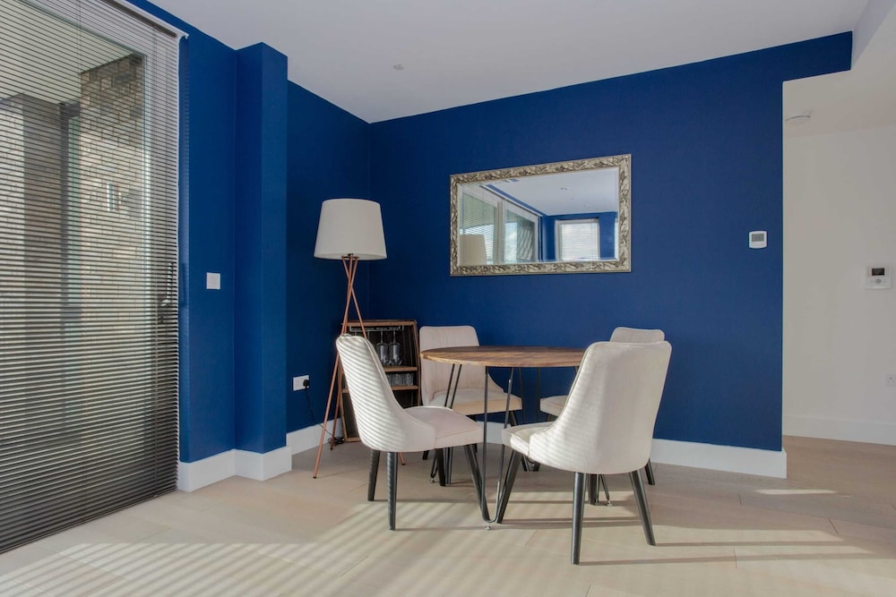 Contemporary 1 Bedroom Apartment in South London