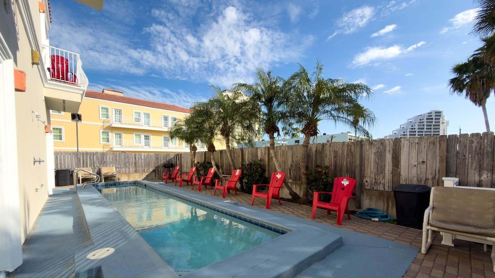 1st Floor Pool Affordable Near Beach 2 Bedroom Apts