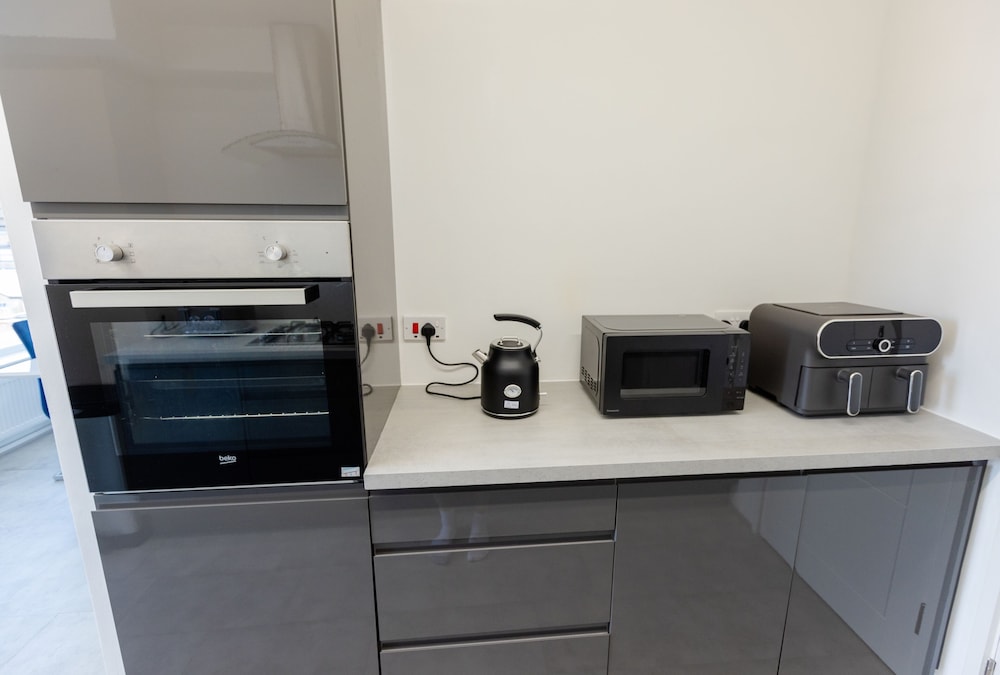 Guildford Town Centre Apartment 55 Tv, Netflix