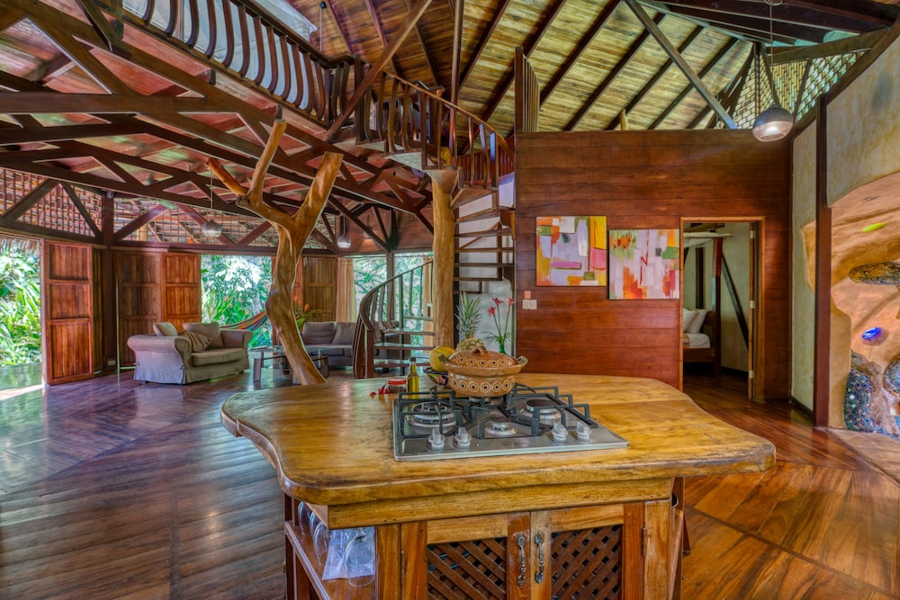 Tree House Beachfront Lodge