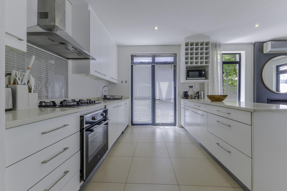 Newly Renovated 3 bed Apartment With Splashpool - 2283