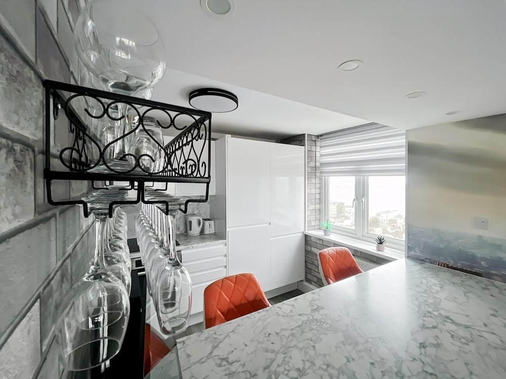 Central Brighton 2-bedroom Apartment 1 Double & 2 Single Beds Sleeps 4