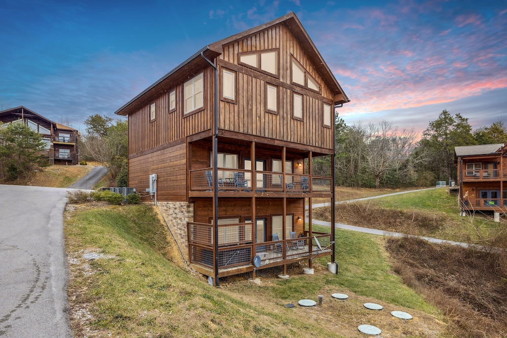 Eden Of The Smokies 5 Bedroom Cabin