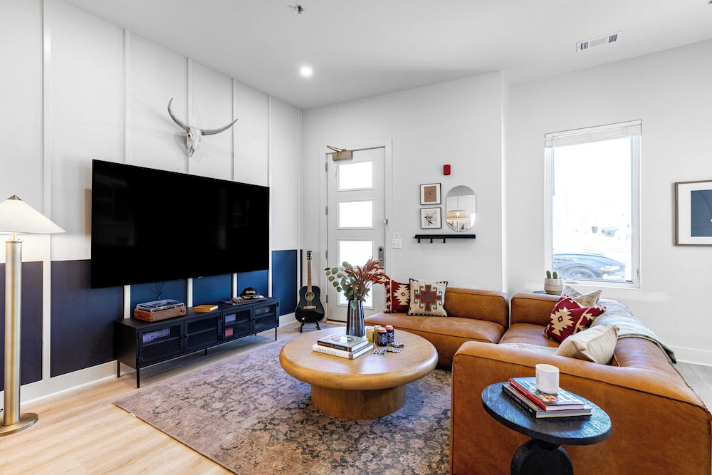 Outrider Buyout- 3 Units by Avantstay Sleeps 36