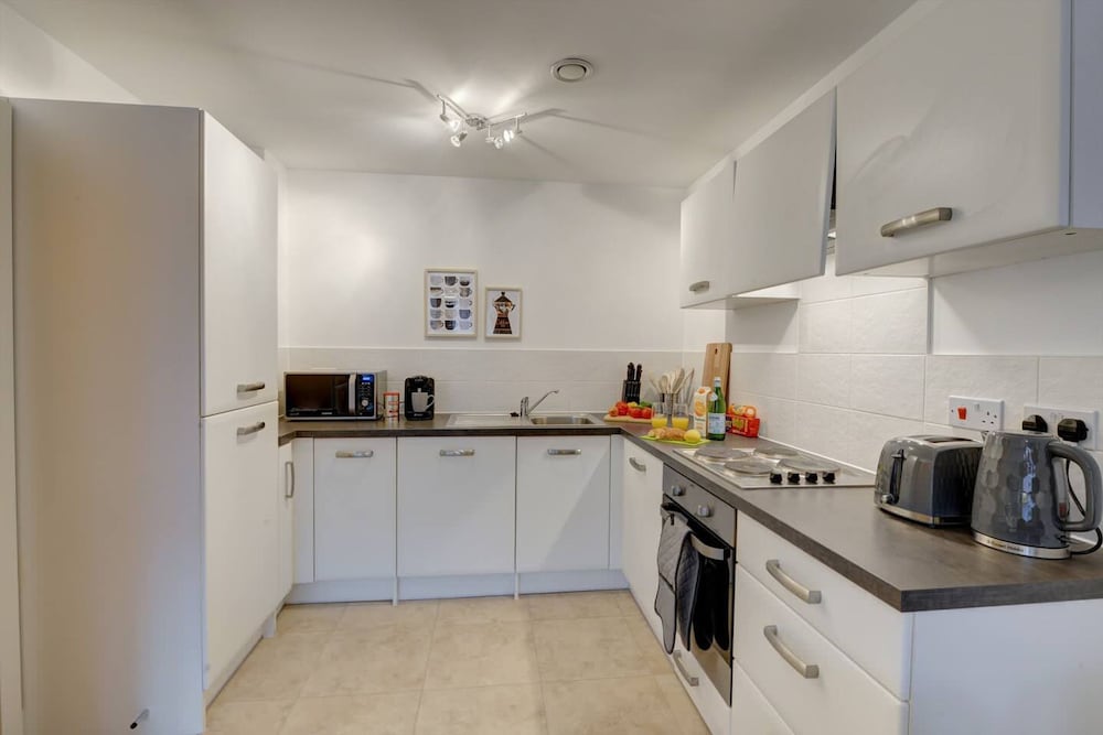 Lovely Flat in Kiln Close With Free Parking