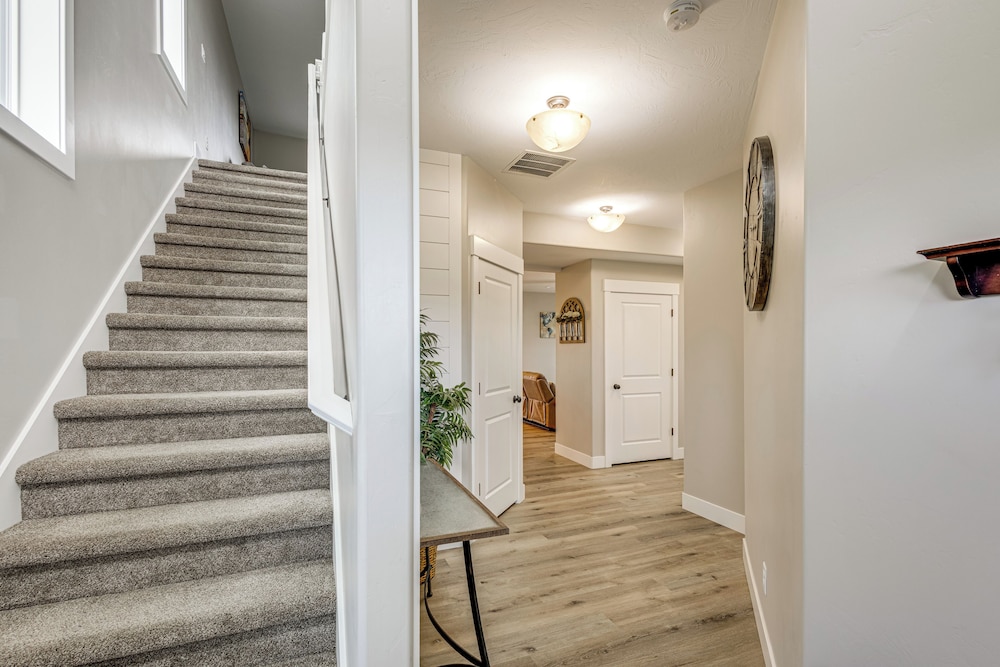 4 Mi to Snake River: Family Home w/ Yard in Rigby