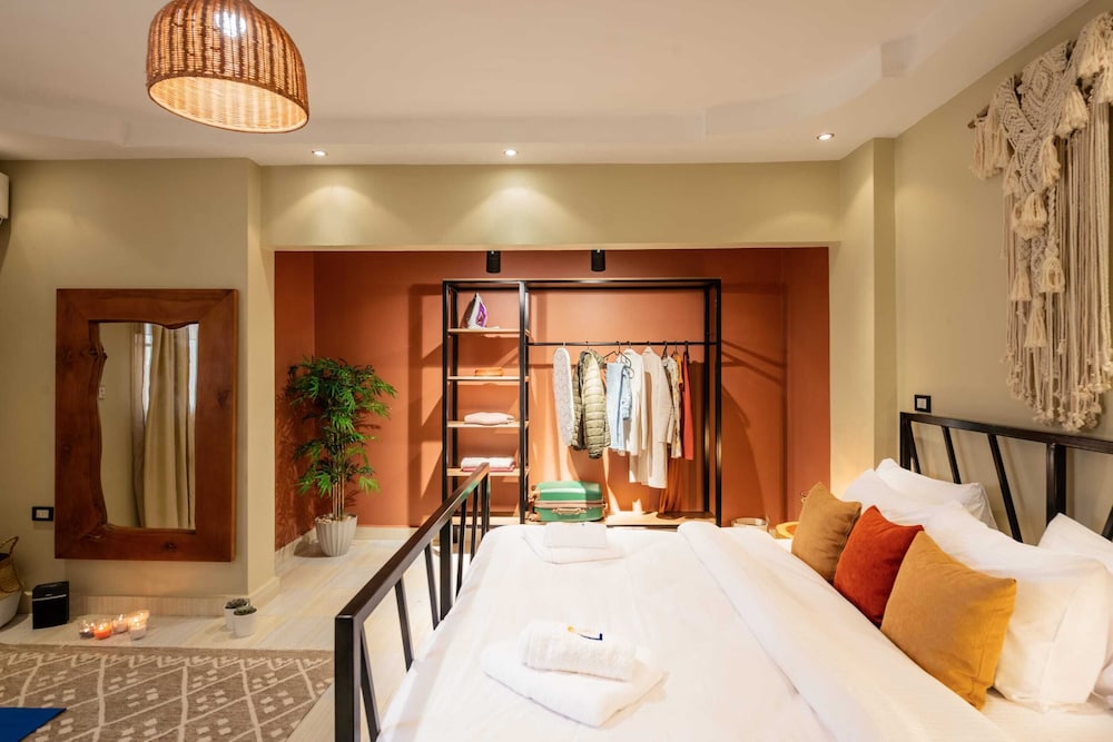 Xuru Stays I Play Foosball & Do Yoga - 1 BR Apt. 5 Min To Airport