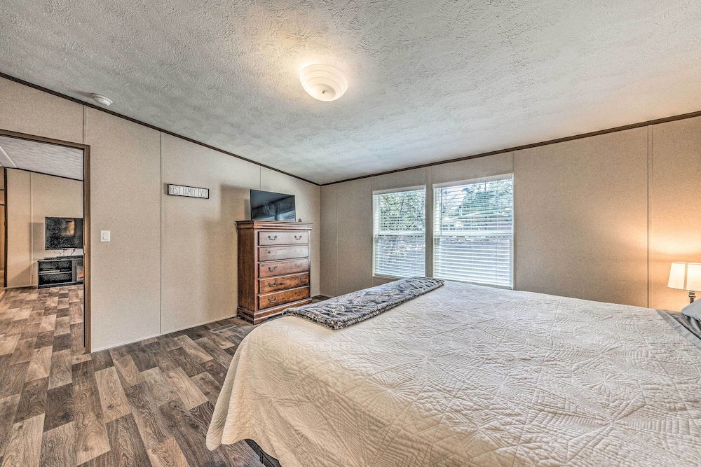 Ruidoso Home Near Golfing, Hiking & Shopping view 2