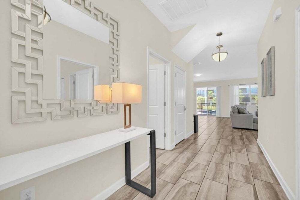 Luxury Pool/spa Home With Lots Of Sunshine! 6 Bedroom Villa