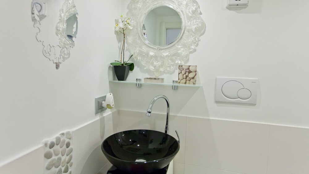 Rental In Rome Colour Colosseum Loft
