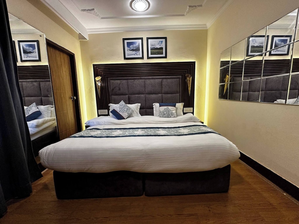 Dilan Residency Villa -5 Bedroom- Centrally Heated