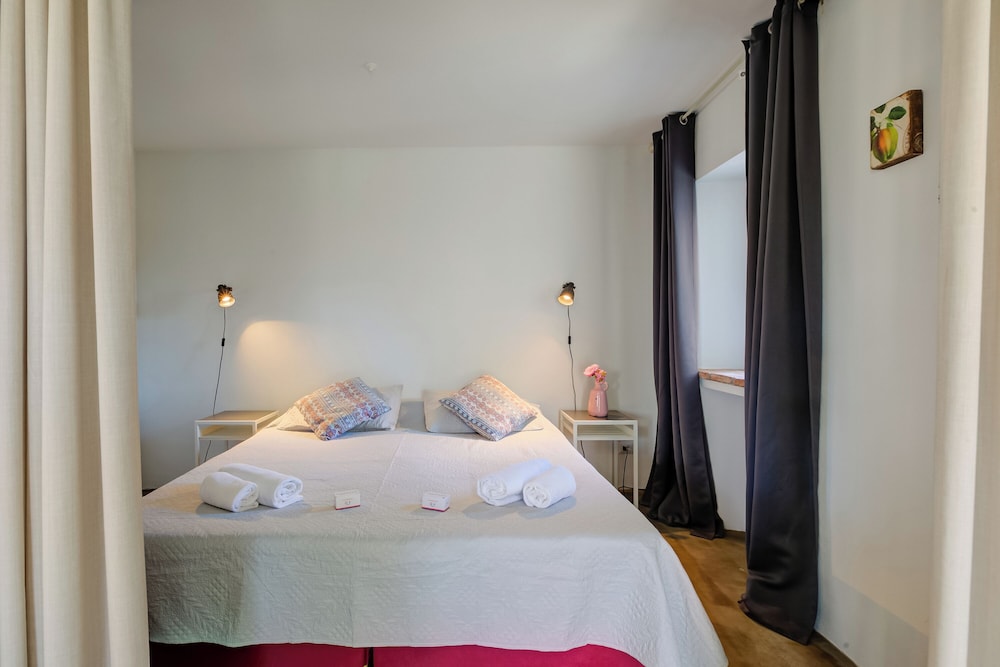 Bocca Al Lupo Apartments