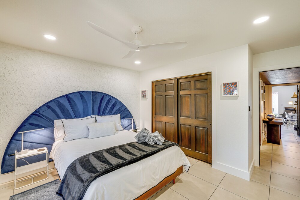 Modern Scottsdale Townhome w/ Heated Pool Access