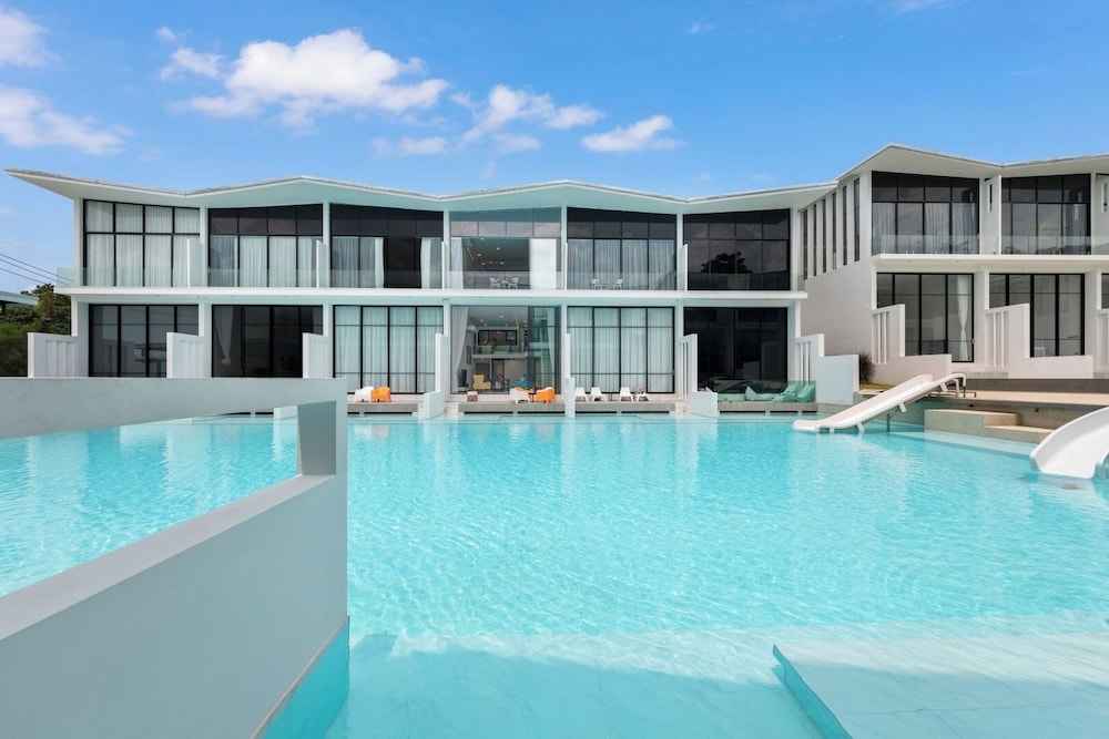 Unique Pool Slide Access Townhouse