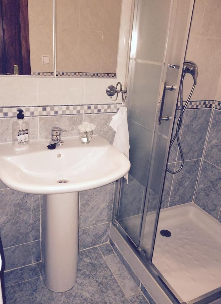 3bed Penthouse Apt With Private Terrace & Balcony