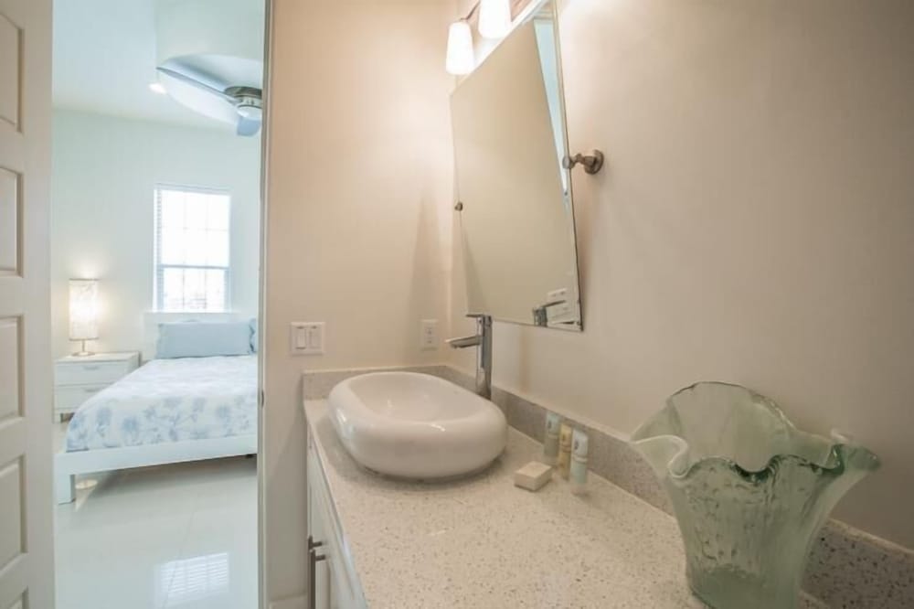 Bord du Mer 6 Bedroom Holiday Home by Five Star Properties
