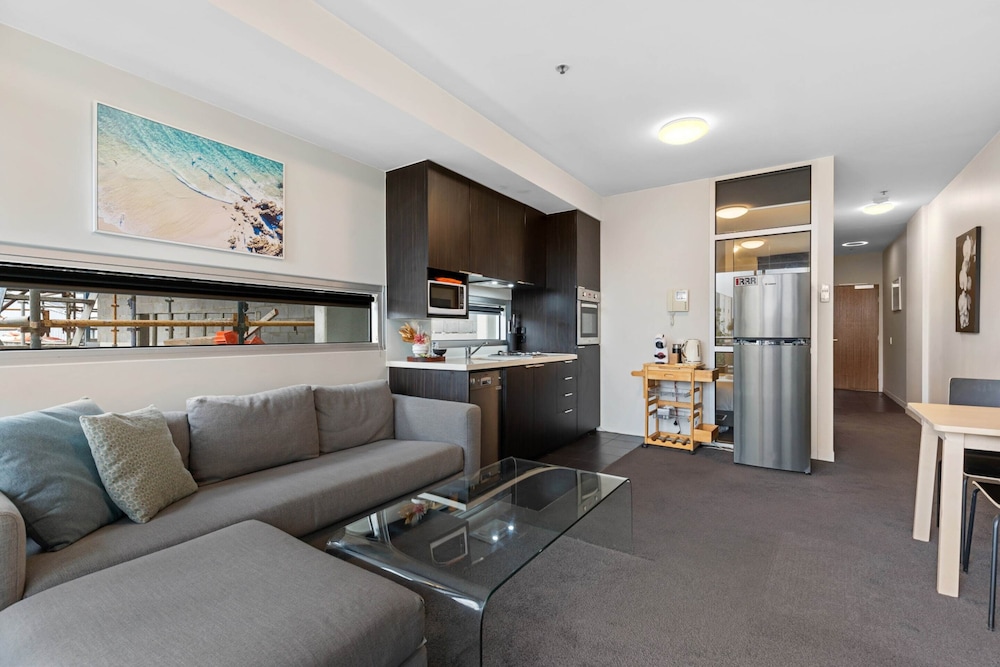 Fitzroy North 1-bed With Balcony by Edinburgh Park
