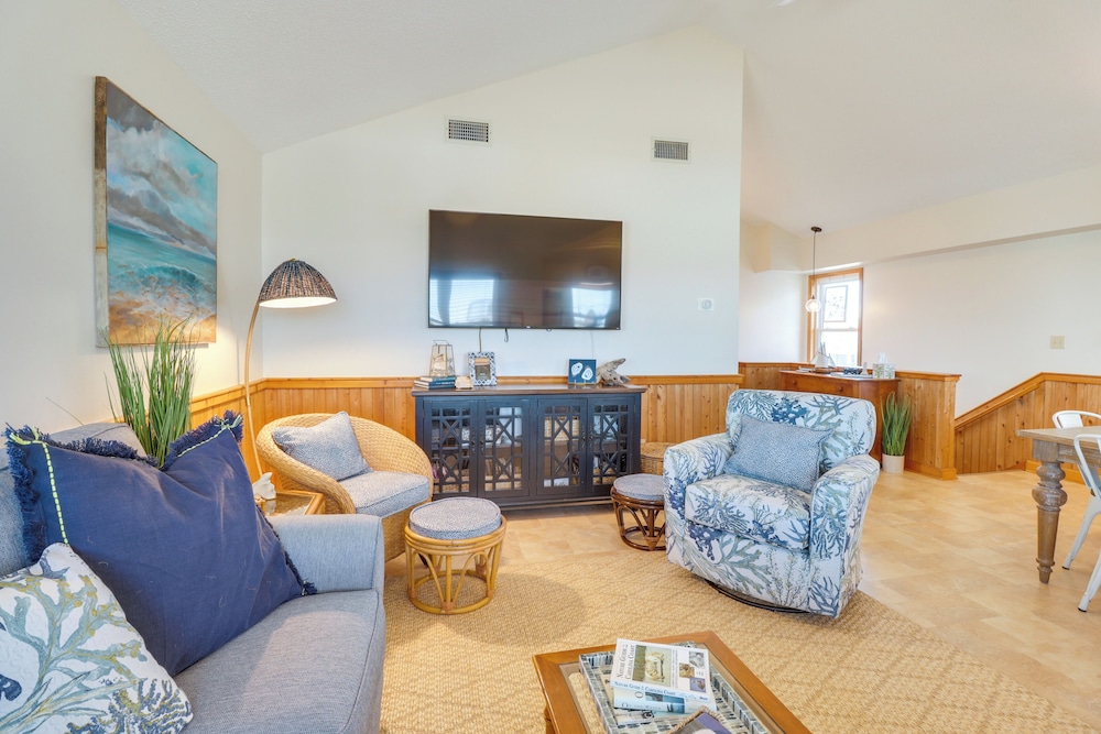 Hot Tub & Ocean Views: Kitty Hawk Haven!