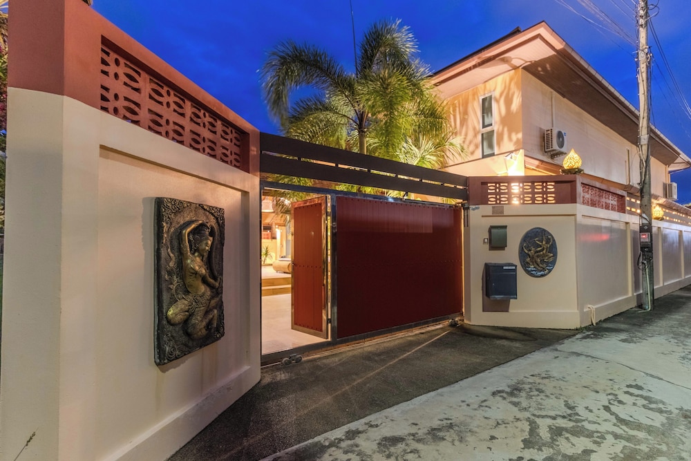 3BR Villa Pool Garden Near Beach V225