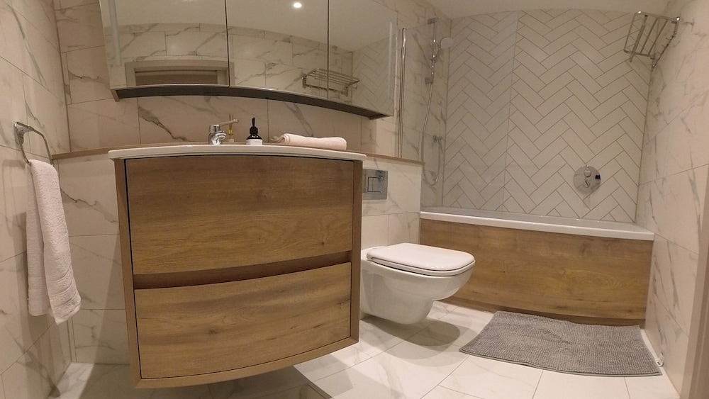 Luxury Stunning 2bed Apt City Centre view 5