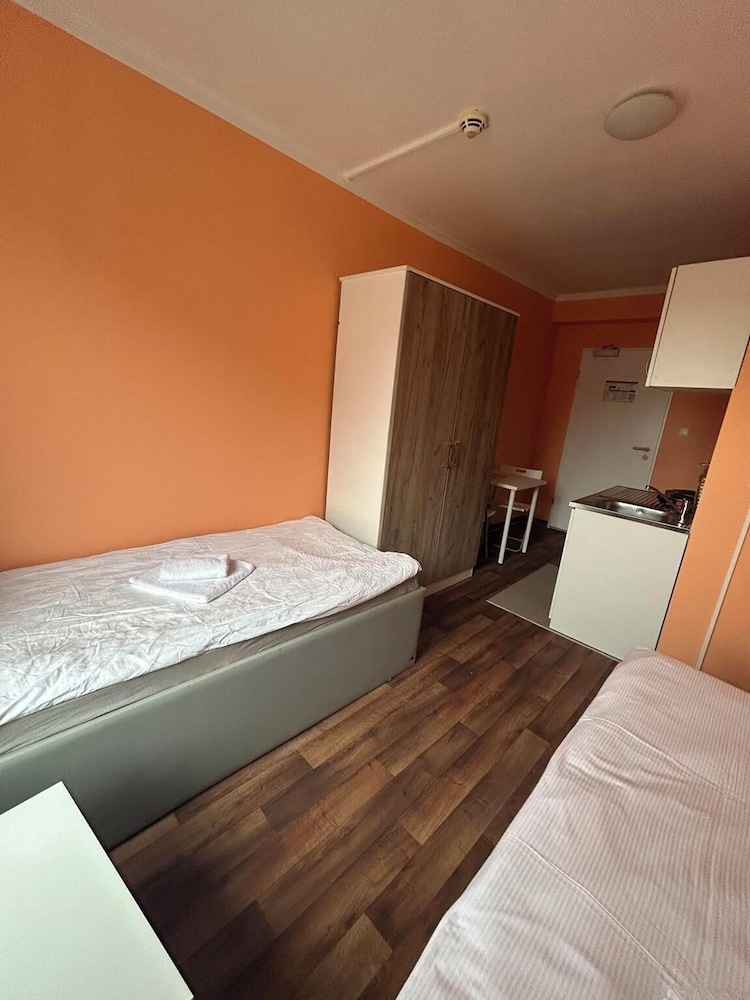 2-Rent Group Hostel Apartments SEN14
