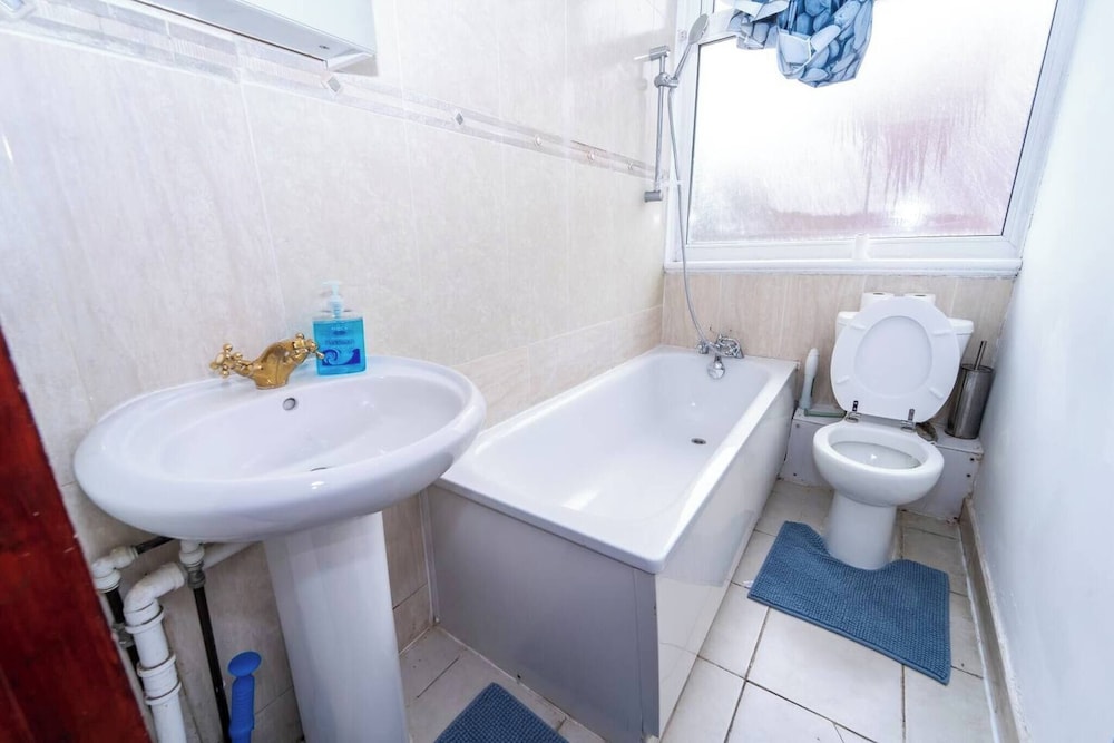 Charming Victorian Home in Heart of Leicester