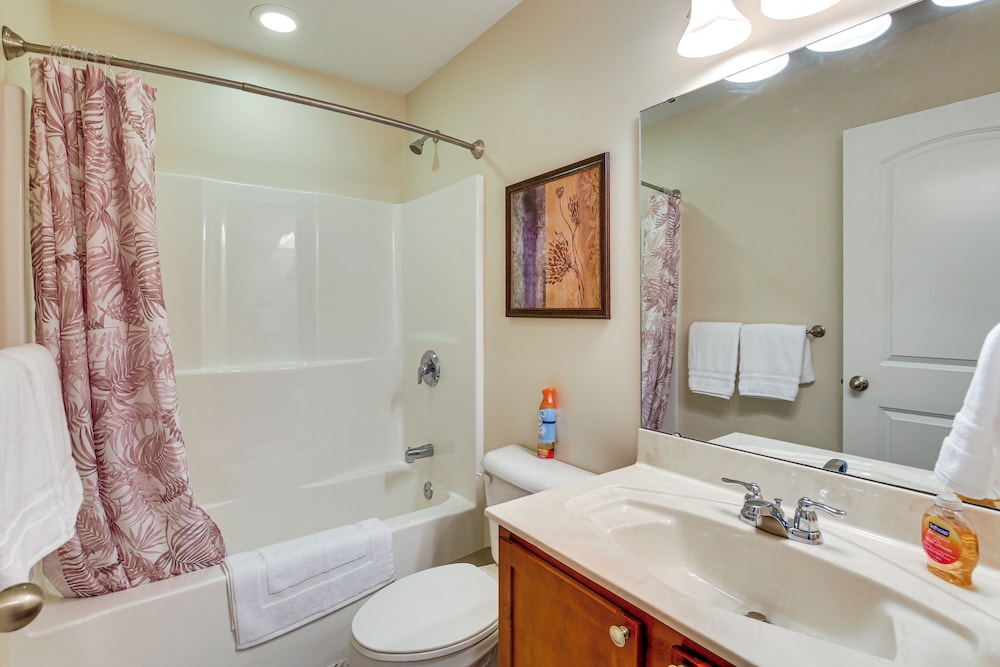 Sip, Soar & Explore: Spacious Union Home w/ Yard